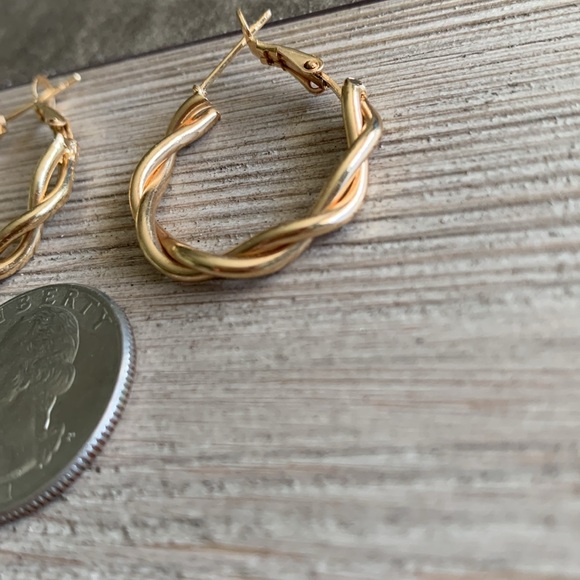 6/$8 Gold Tone Hoop Earrings NEW - Picture 10 of 14